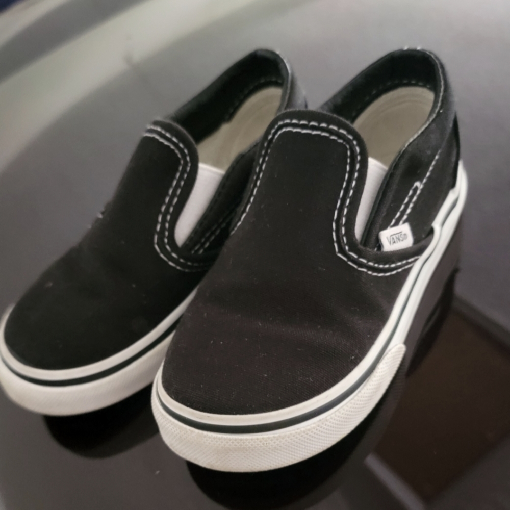Unisex black Vans toddler size 8